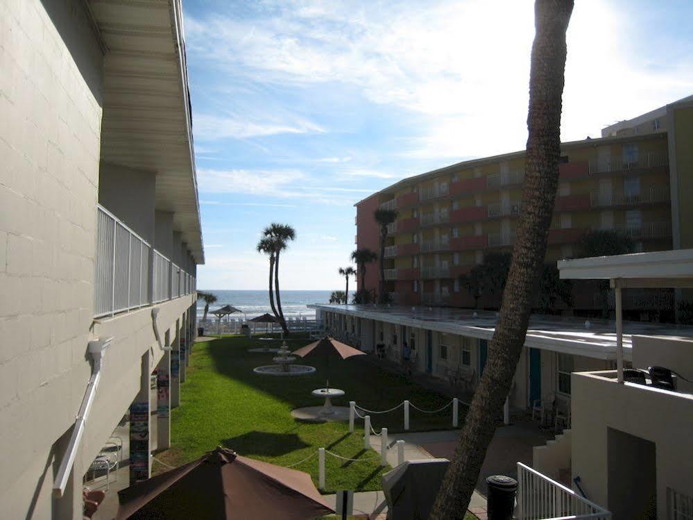 Ocean Court Beachfront Hotel 데이토나 비치 외부 사진